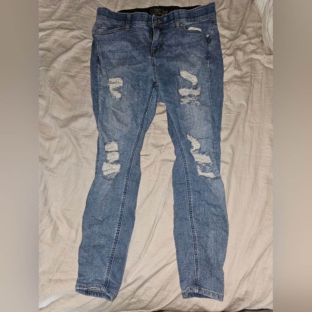 Torrid bombshell skinny size 16 blue ripped jeans short length